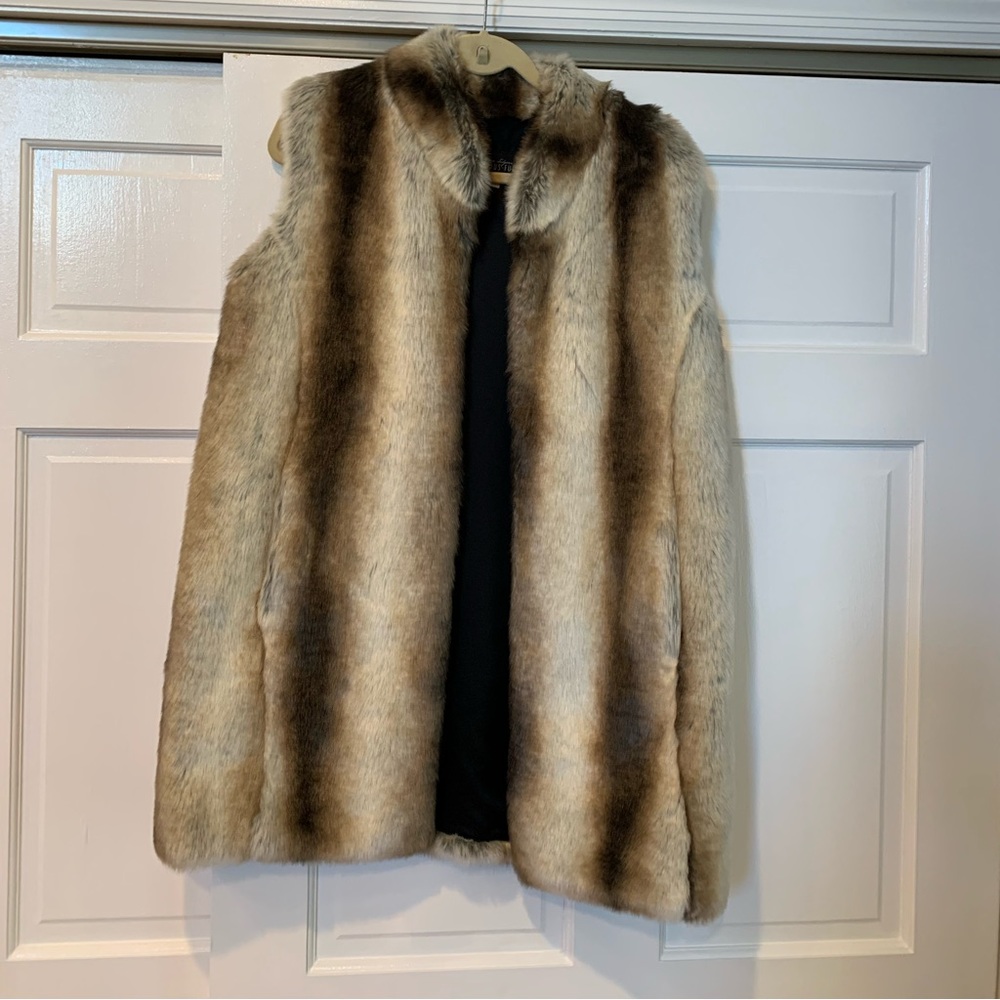 Women’s Faux Fur Vest NWOT